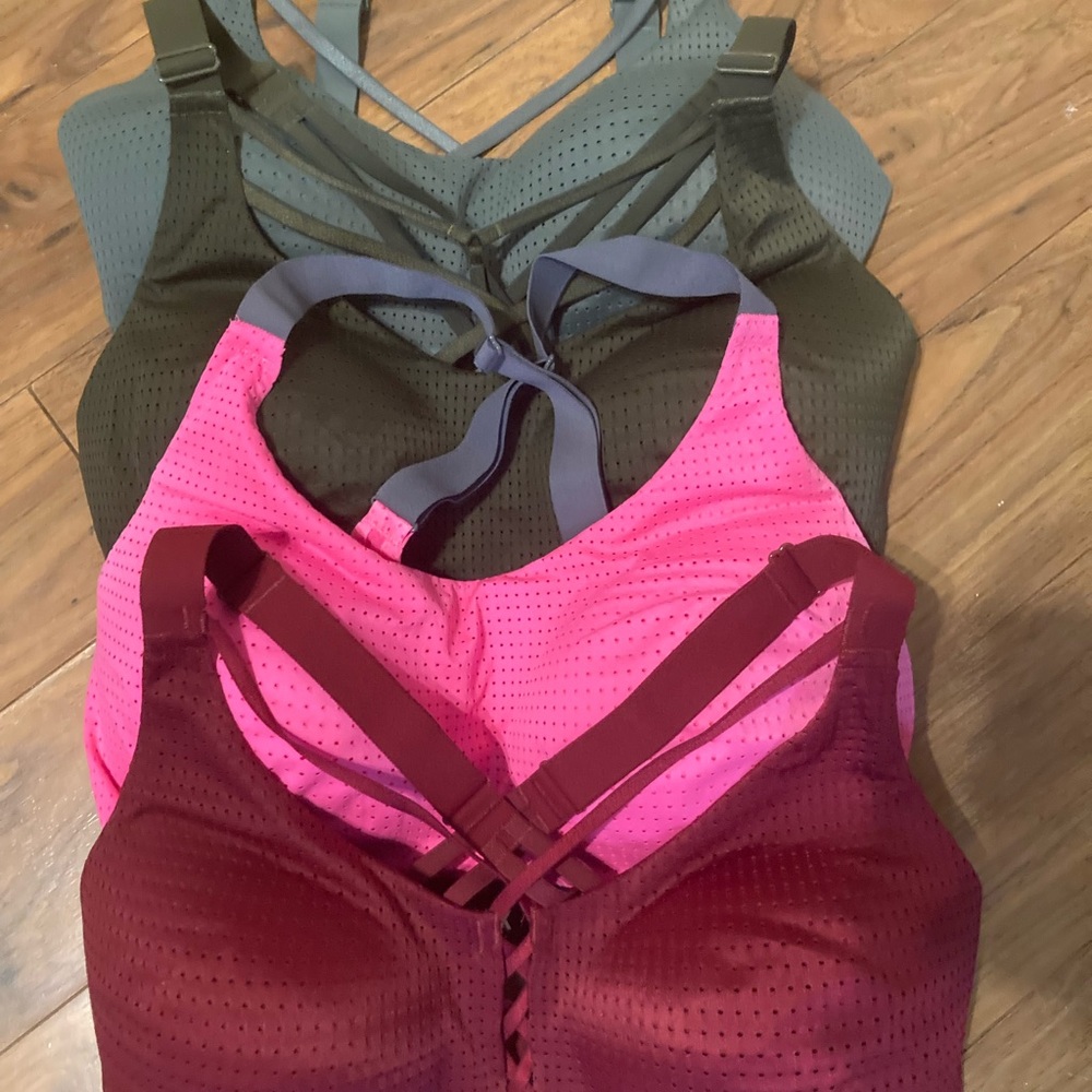 Victoria’s Secret lightweight sports bra 34DD